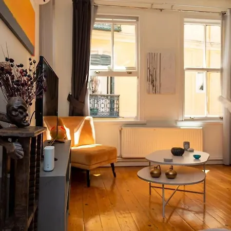 Marvelous Flat - 3 Bedrooms W 2 Terraces Estambul