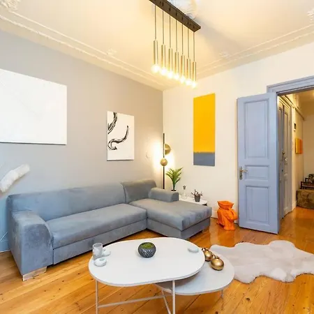Marvelous Flat - 3 Bedrooms W 2 Terraces 아파트 이스탄불