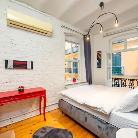 Daire Marvelous Flat - 3 Bedrooms W 2 Terraces İstanbul